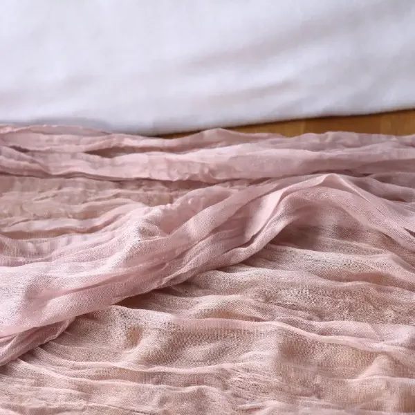 Chemin de table/Voilage / tissu rose