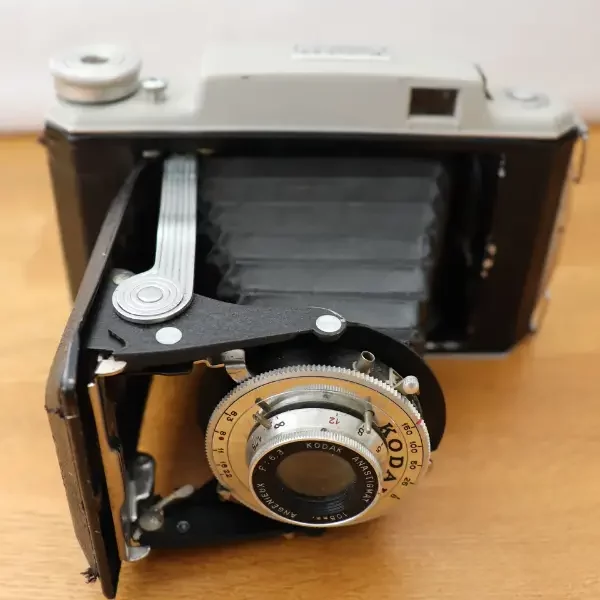 Appareil photo ancien Kodak pliant