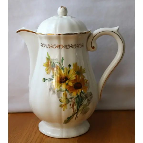 Théière en porcelaine motifs floraux jaunes