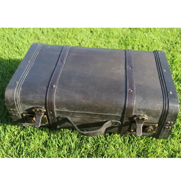 Valise vintage noire rétro en bois