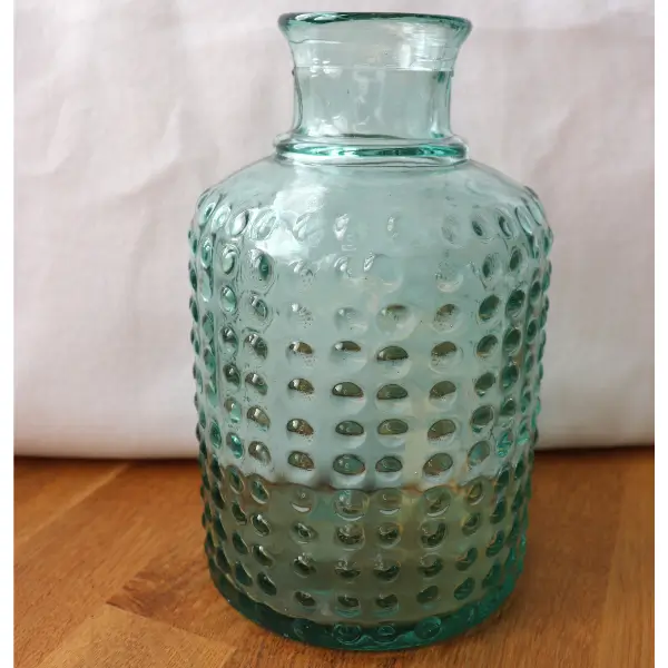 Vase en verre vert translucide