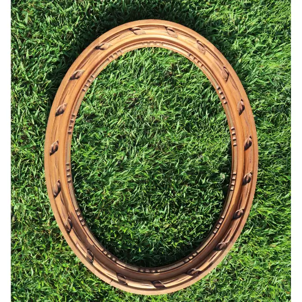 Cadre ovale ancien en bois sculpté – style vintage